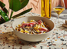 Image of Schinkennudeln mit Ei und Champignons