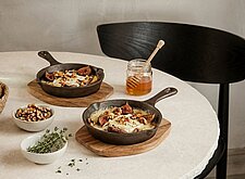 Image of Feigen Pfännchen mit Ziegenkäse und Walnüssen
