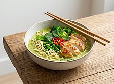Image of Grüne Curry Ramen mit Huhn
