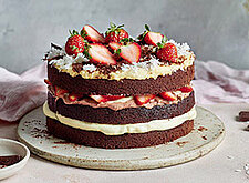Image of Schichttorte mit Erdbeeren