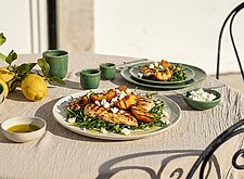 Image of Gegrilltes Huhn mit Pfirsichsalat