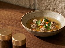 Image of Hühnerkraftsuppe mit Leberknödel