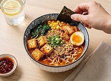 Image of Kimchi Ramen mit Tofu und Sesam