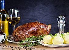 Image of Gänsebraten mit Maronen-Semmelknödelfüllung