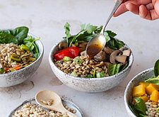 Image of Bunte Gersten-Bowl mit Gemüse & Dressing