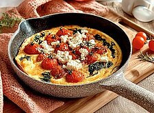 Image of Omelett mit Spinat, Tomaten und Feta