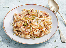 Image of Bandnudeln mit Champignons und Chicorée