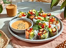Image of Vegane Sommerrollen mit Erdnusssauce