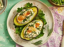 Image of Avocadohälften mit pikanter Füllung