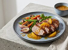 Image of Gänsebraten mit gemischtem Gemüse und Orangensauce