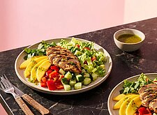 Image of Grillhuhn Salat mit Mango und Limettendressing