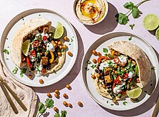 Image of Pita Taschen mit Hummus und Crunch Gemüse