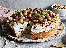 Image of Stachelbeer Baiser Kuchen