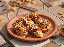 Image of Warme Crostini mit Kürbis und Feta