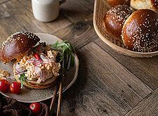 Image of Laugenbrötchen mit Eiaufstrich