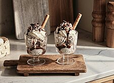 Image of Stracciatella Becher mit Schokosauce