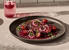 Image of Entenbrust auf gegrillten Tomaten und Trüffelsoße