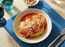Image of Spaghetti mit Tomatensoße und Cashew Parmesan