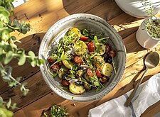 Image of Kartoffelsalat mit Tomaten und Oliven