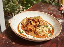 Image of Rauchiges Seitlinggulasch mit Semmelknödeln