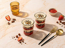 Image of Schichtdessert mit Erdbeeren