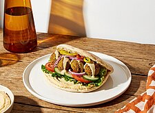 Image of Veganes Falafel-Brötchen mit Hummus
