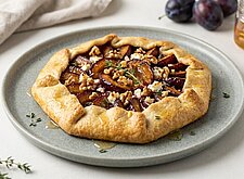 Image of Zwetschgen Galette mit Ziegenkäse und Thymian
