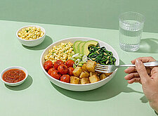 Image of Salad Breakfast Bowl mit veganem Ei