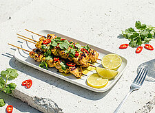 Image of Thai-Hühnerspieße mit Limetten