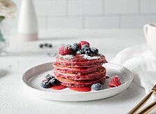 Image of Pinke Pfannkuchen mit Himbeersoße