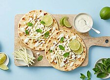 Image of Flatbread mit Feta, Kohlrabi und Limetten Joghurt