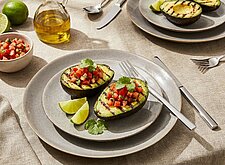 Image of Gegrillte Avocado mit Tomaten