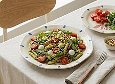 Image of Pasta-Salat mit Pesto und Mozzarella