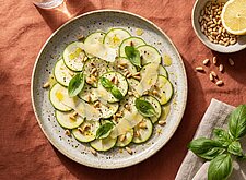Image of Zucchini Carpaccio mit Parmesan und Basilikum