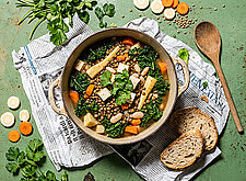 Image of Winterlicher Eintopf mit saisonalem Wurzelgemüse und Linsen