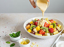 Image of Fruchtsalat mit Weinschaum