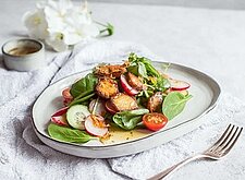 Image of Radieschensalat mit knusprigen Brezelstückchen