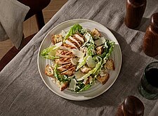 Image of Caesar-Salat mit grilliertem Poulet