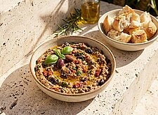 Image of Mediterraner Oliven Tomaten Dip