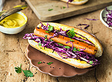 Image of Veganer Hot Dog mit Süßer-Senf-Sauce