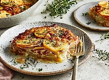 Image of Kartoffelgratin mit Äpfeln und Speck