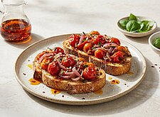 Image of Crispy Tomato Toast mit Chiliöl