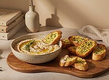 Image of Weiße Bohnen Dip mit Rosmarin und Knoblauchbrot
