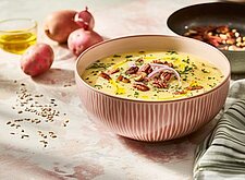 Image of Kartoffelcremesuppe mit Nüssen