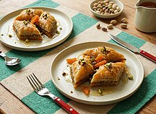 Image of Marillen Baklava mit Pistazien