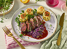 Image of Wildragout mit Rotkraut und Riebelknödel