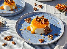 Image of Sanddorn-Panna-Cotta mit Karamell