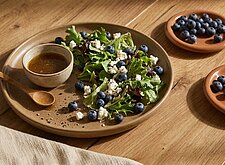 Image of Sommersalat mit Heidelbeeren und Feta