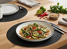 Image of Thai Gurkensalat mit Erdnüssen und Chili