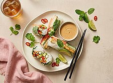 Image of Vegane Sommerrollen mit Erdnusssauce